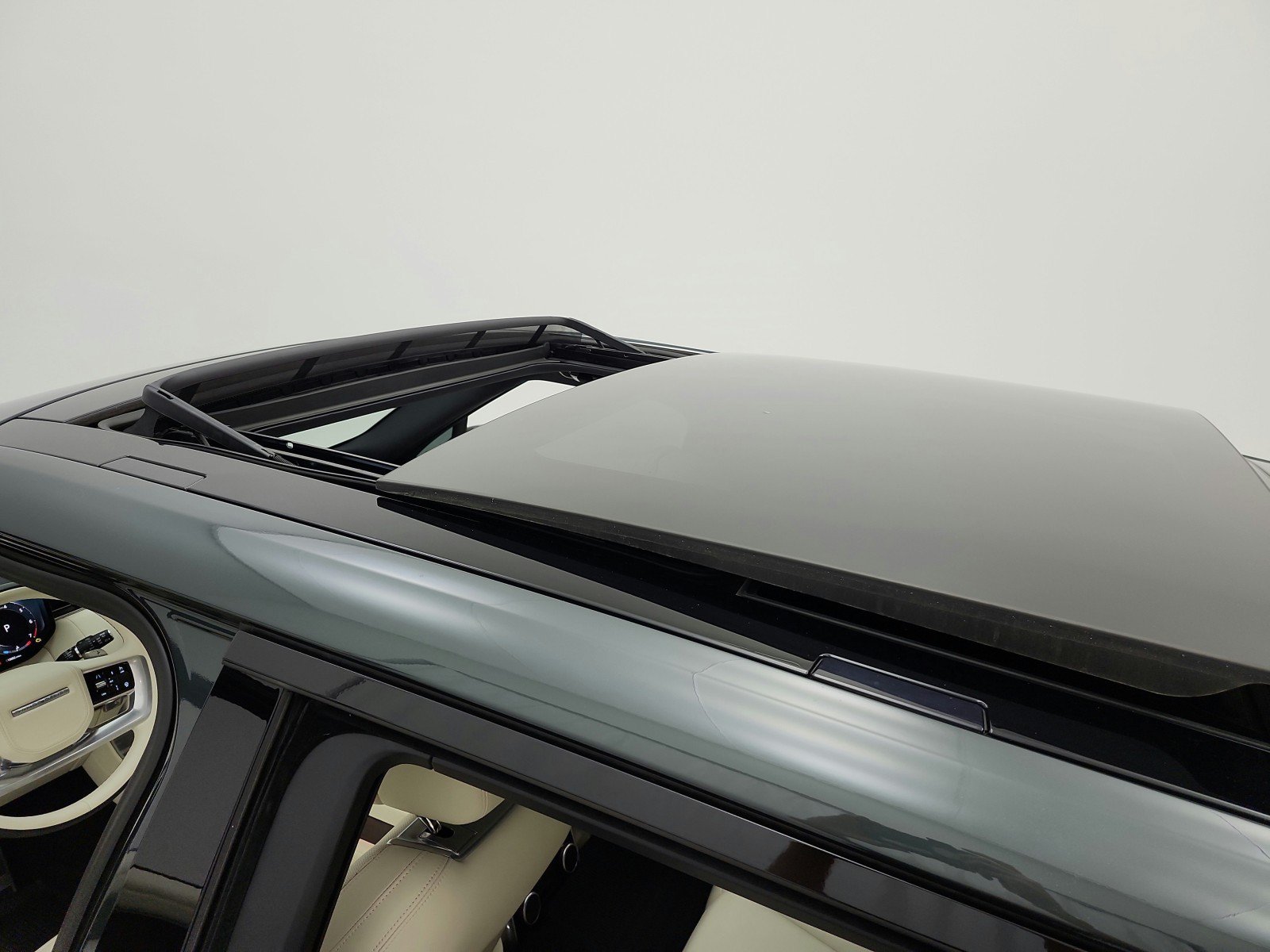 Used 2025 Land Rover Range Rover SE AWD/4WD image 11