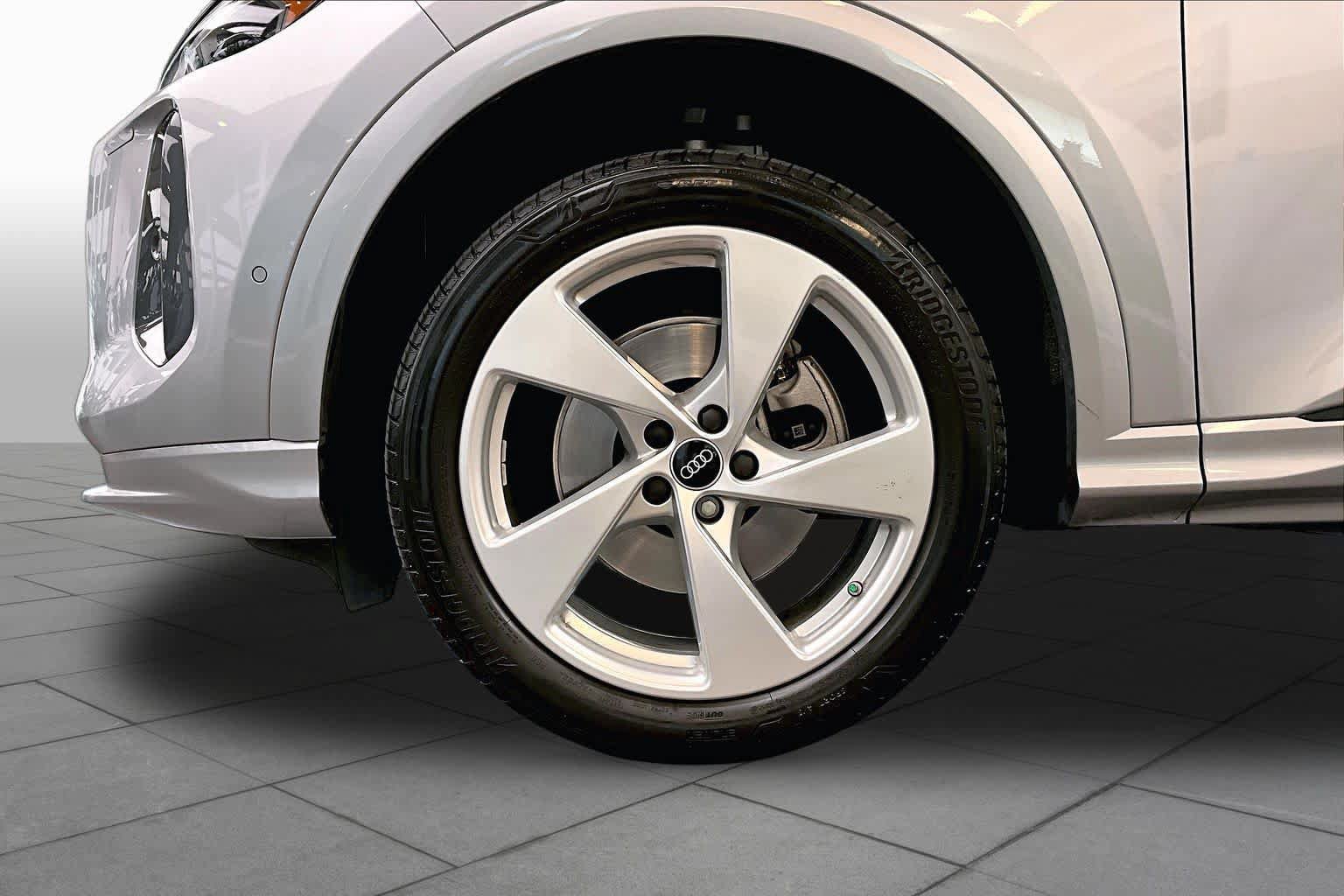 Certified 2025 Audi Q5 Premium AWD/4WD image 11