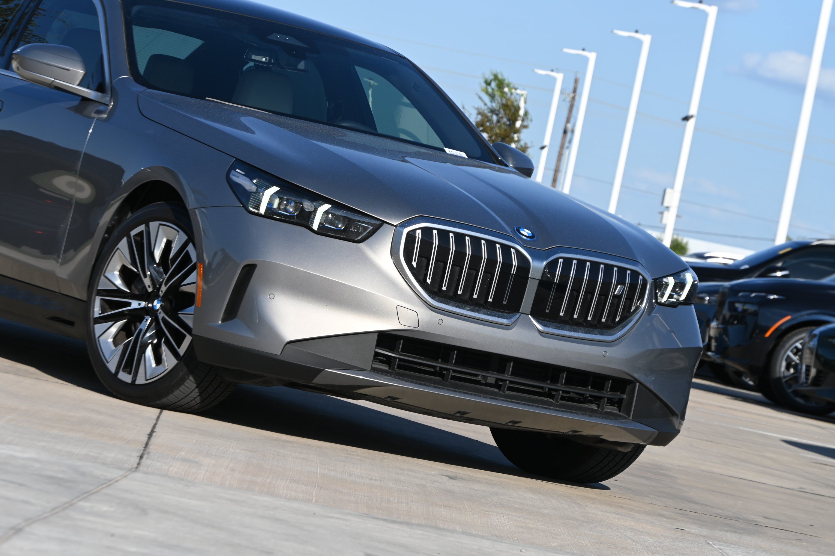 Certified 2026 BMW i5 eDrive40 w/ Executive Package RWD image 34