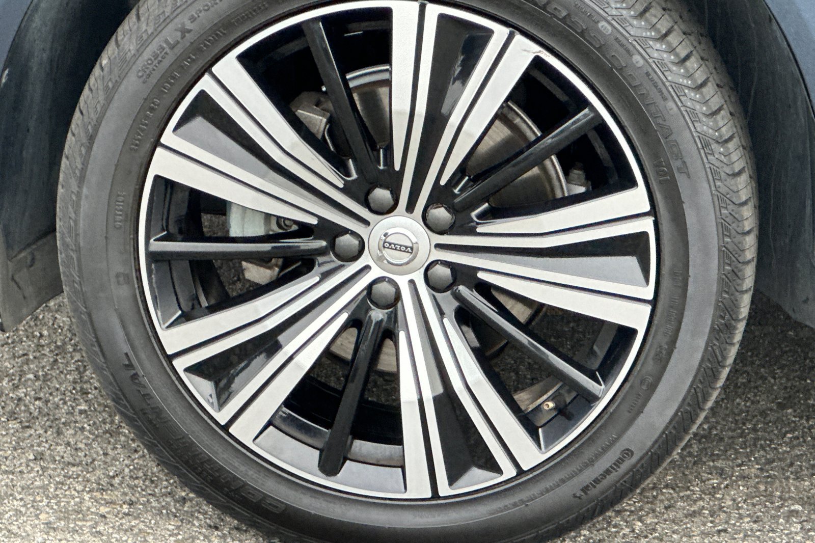 Certified 2023 Volvo XC60 B5 Plus w/ Protection Package Premier FWD image 33