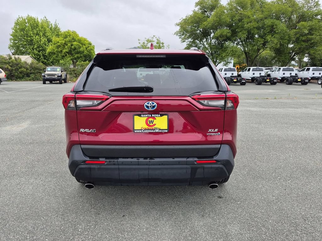 Used 2021 Toyota RAV4 XLE Premium AWD/4WD image 4