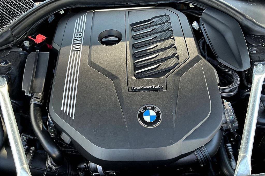 Used 2020 BMW 740i w/ M Sport Package RWD image 31