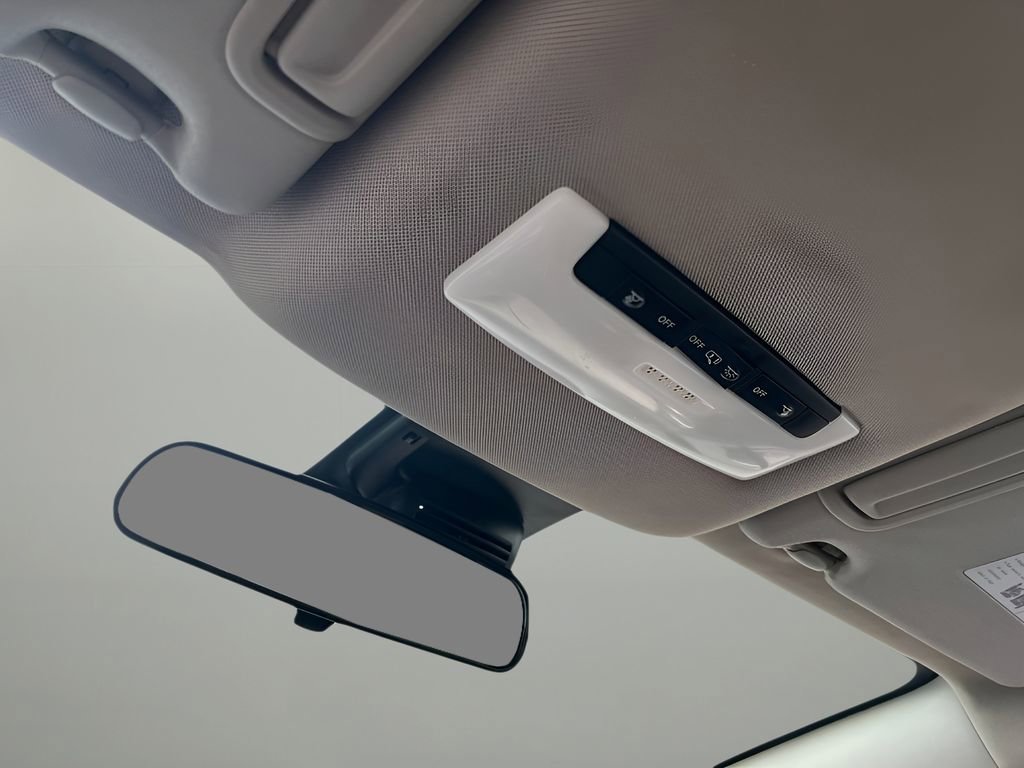 Used 2021 Nissan Versa SV FWD image 16