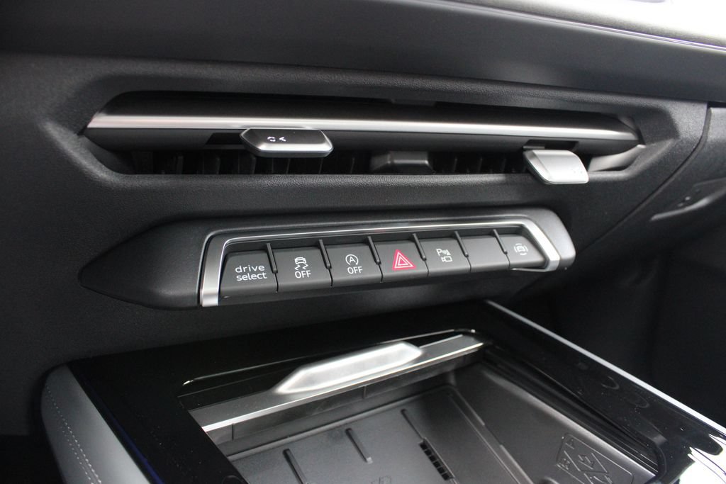 New 2026 Audi Q3 quattro 2.0T AWD/4WD image 17