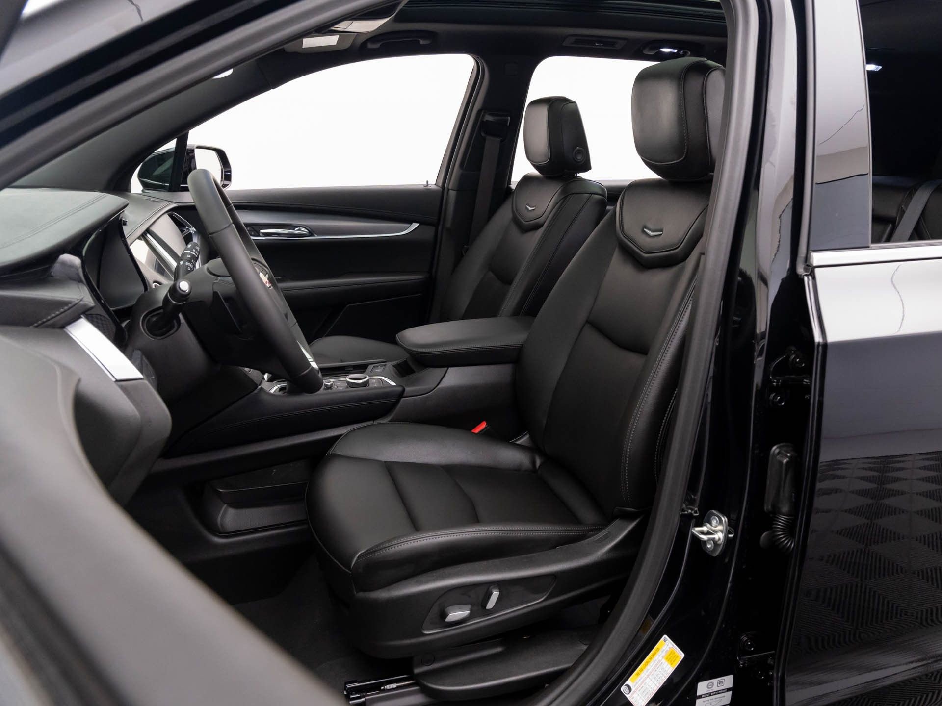 New 2025 Cadillac XT6 Luxury image 10