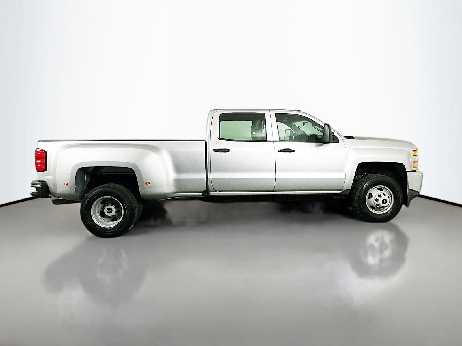 Used 2018 Chevrolet Silverado 3500 W/T RWD image 9