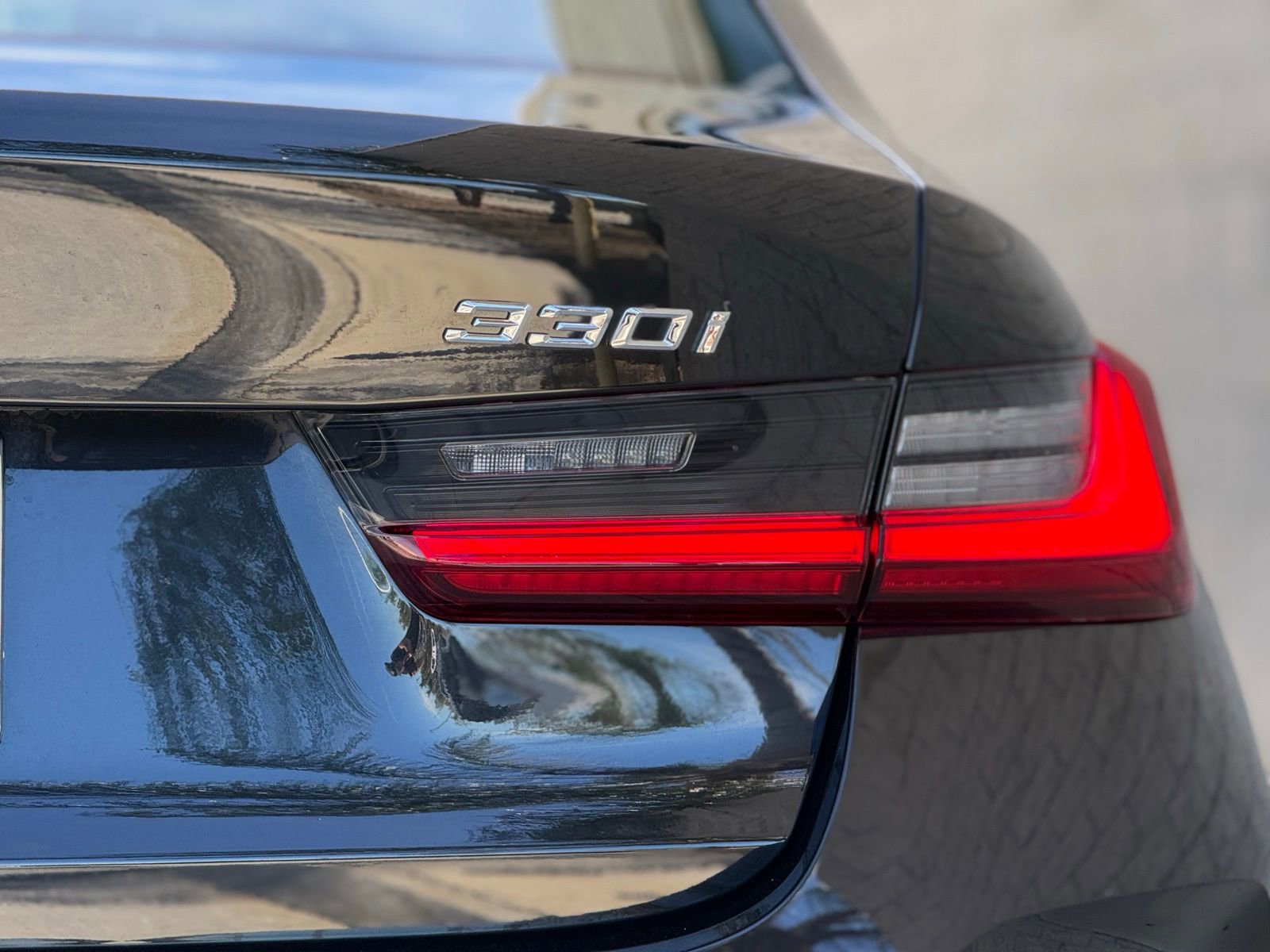 Used 2025 BMW 330i Sedan w/ Premium Package image 14