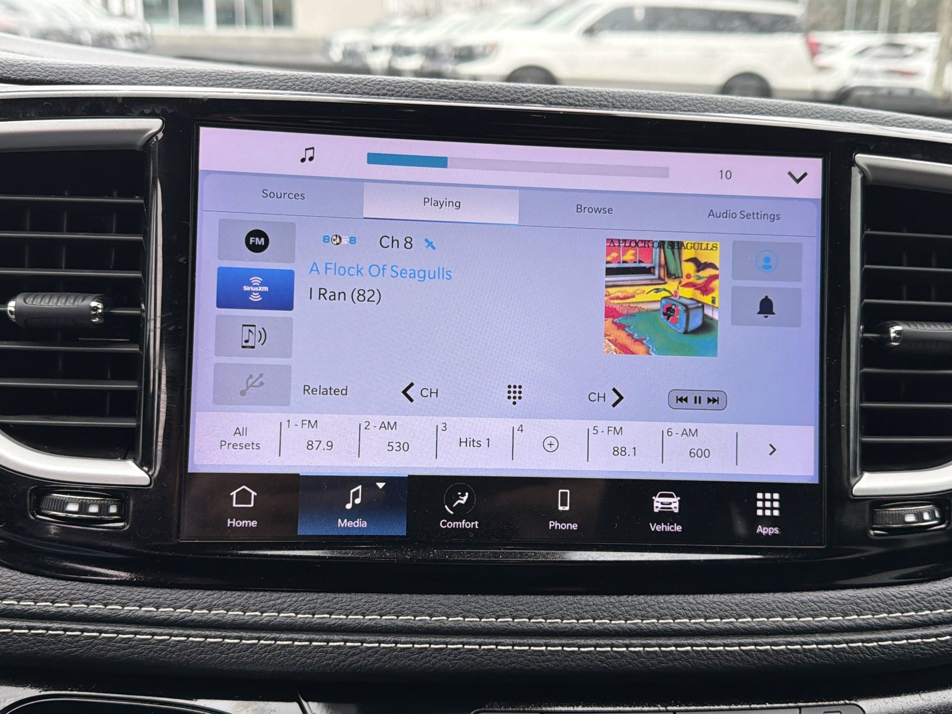 Used 2023 Chrysler Pacifica Touring image 5