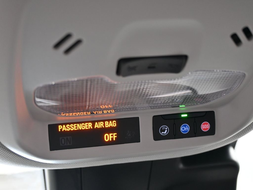 Used 2025 Chevrolet Trax LT w/ LT Convenience Package image 29