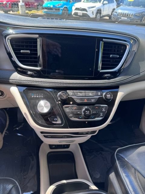 Used 2018 Chrysler Pacifica Limited w/ Advanced Safetytec Group FWD image 4