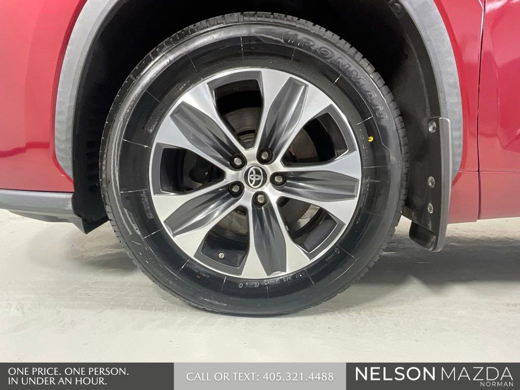 Used 2020 Toyota Highlander XLE AWD/4WD image 10