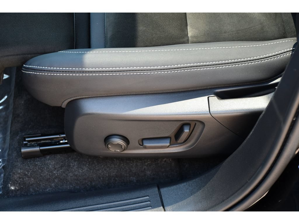 Certified 2023 Volvo C40 P8 Recharge Ultimate w/ Protection Package Premier AWD/4WD image 34