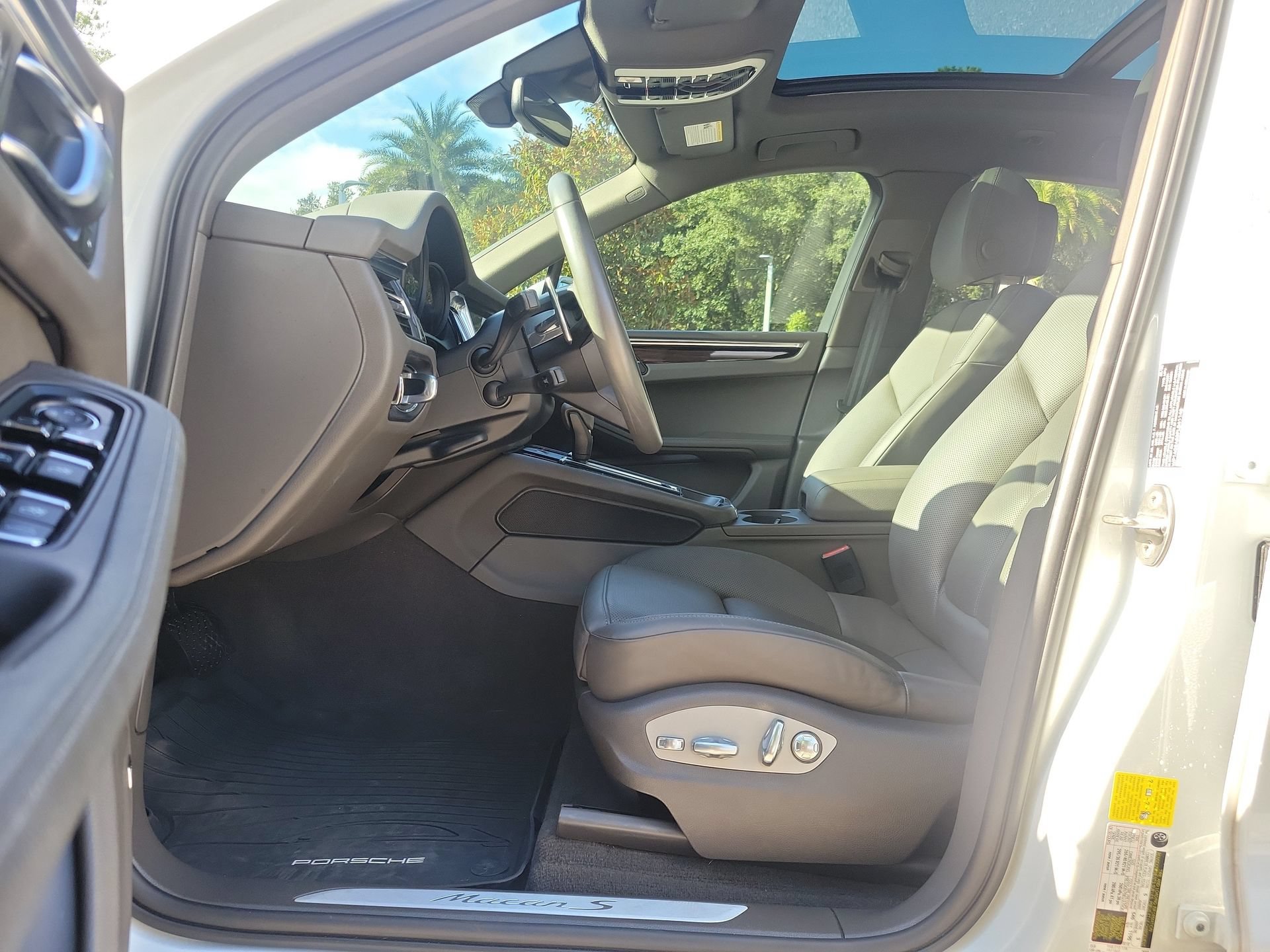 Used 2023 Porsche Macan S AWD/4WD image 23
