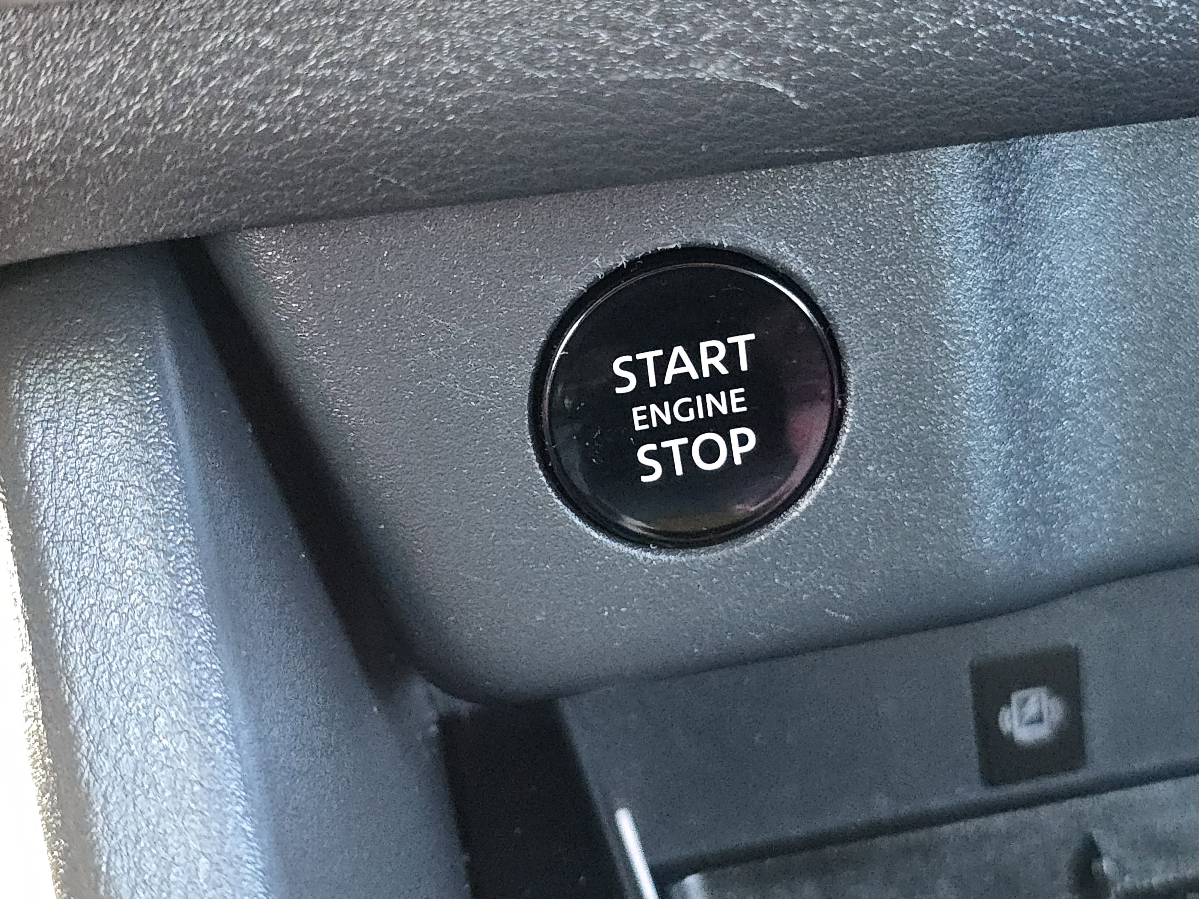 Used 2025 Nissan Rogue SL image 10