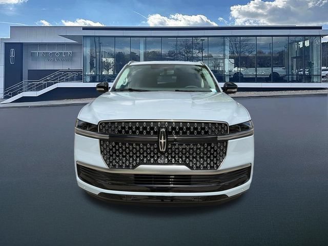 New 2027 Lincoln Navigator Premiere RWD image 2