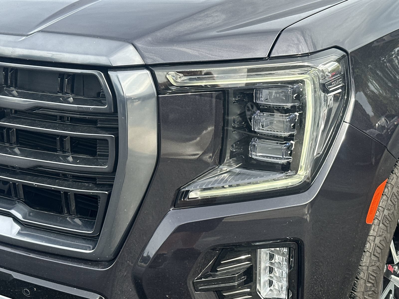Used 2024 GMC Yukon AT4 w/ AT4 Premium Package AWD/4WD image 11
