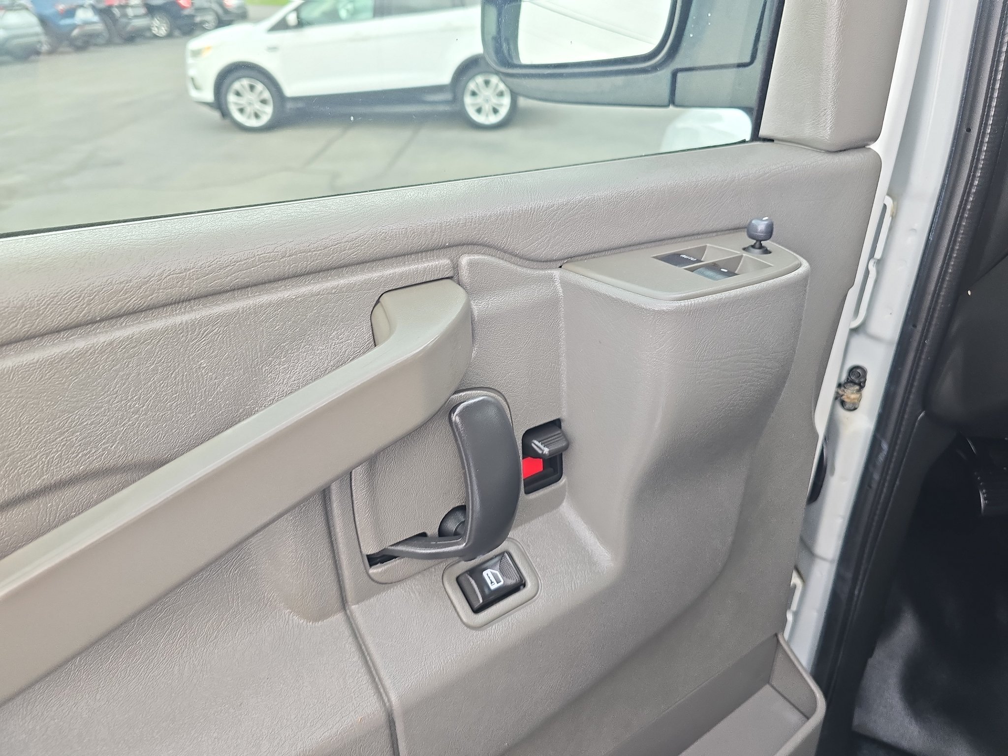 Used 2018 Chevrolet Express 2500 w/ Driver Convenience Package RWD image 19