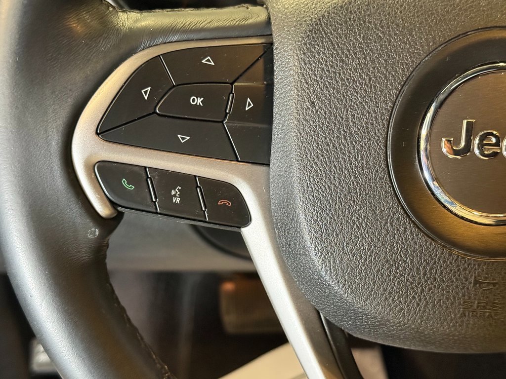 Used 2018 Jeep Grand Cherokee Laredo image 10