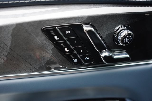 Used 2025 Cadillac Escalade IQ Luxury 2 w/ LPO, Premium Carpet Package AWD/4WD image 26