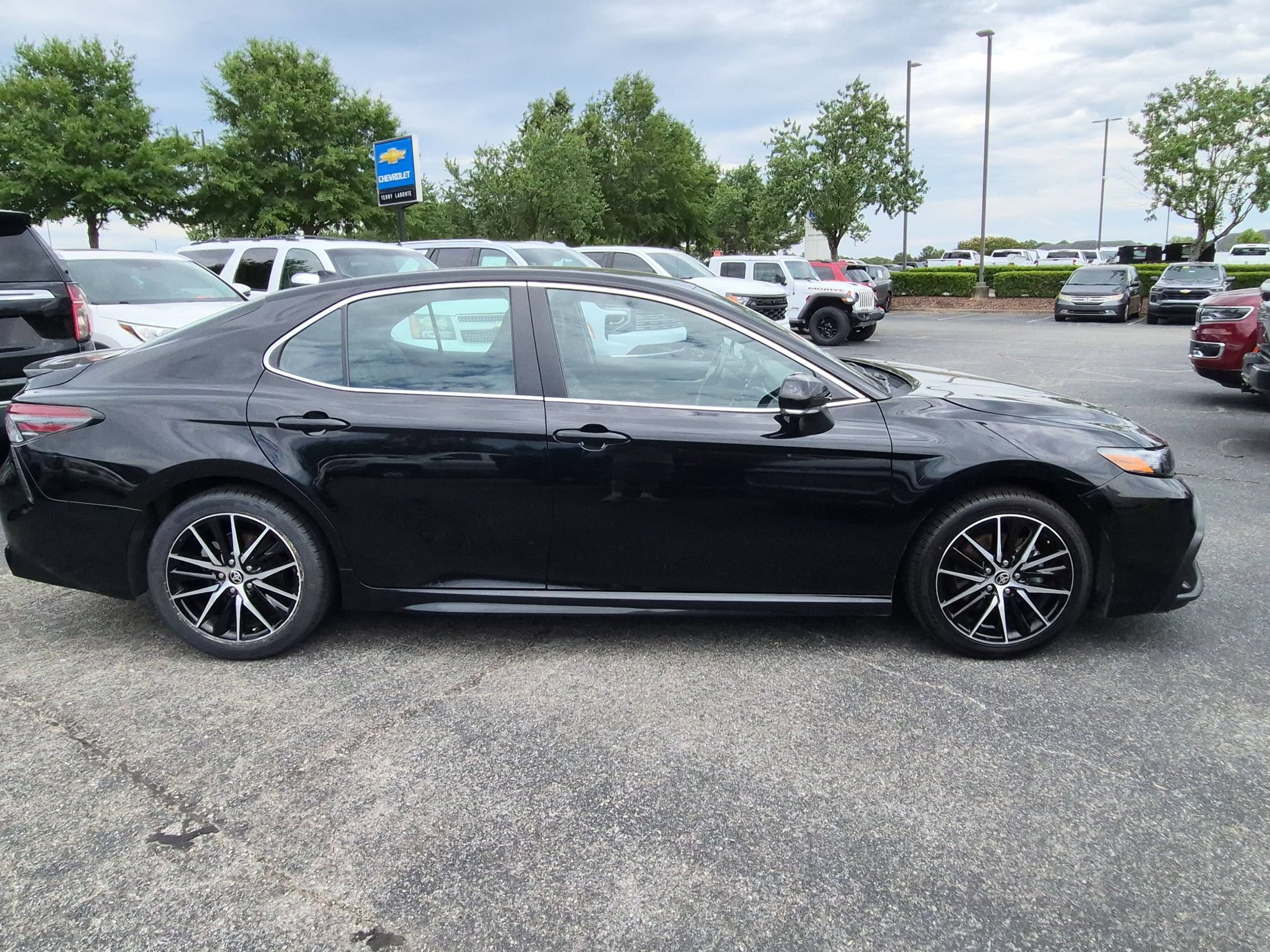 Used 2024 Toyota Camry SE FWD image 11