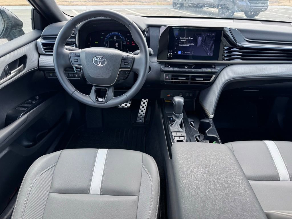 Used 2025 Toyota Camry SE FWD image 5
