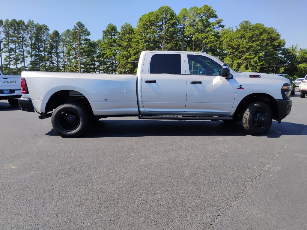 New 2027 RAM 3500 Tradesman AWD/4WD image 4