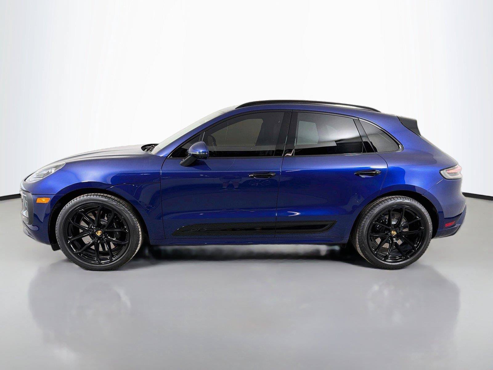 Certified 2024 Porsche Macan GTS AWD/4WD image 2