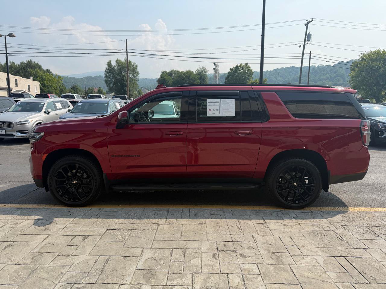 Used 2022 Chevrolet Suburban RST w/ Luxury Package AWD/4WD image 5