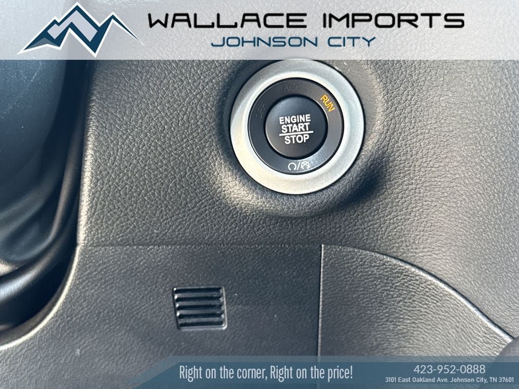 Used 2025 Chrysler Pacifica Limited FWD image 22