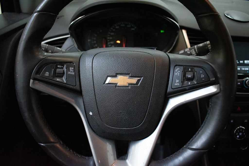 Used 2017 Chevrolet Trax LT w/ LT Convenience Package AWD/4WD image 12