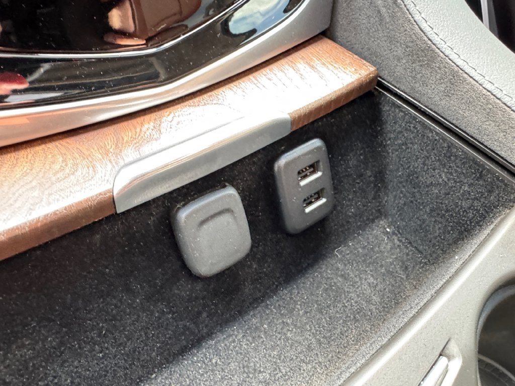 Used 2019 Cadillac Escalade Premium Luxury AWD/4WD image 28