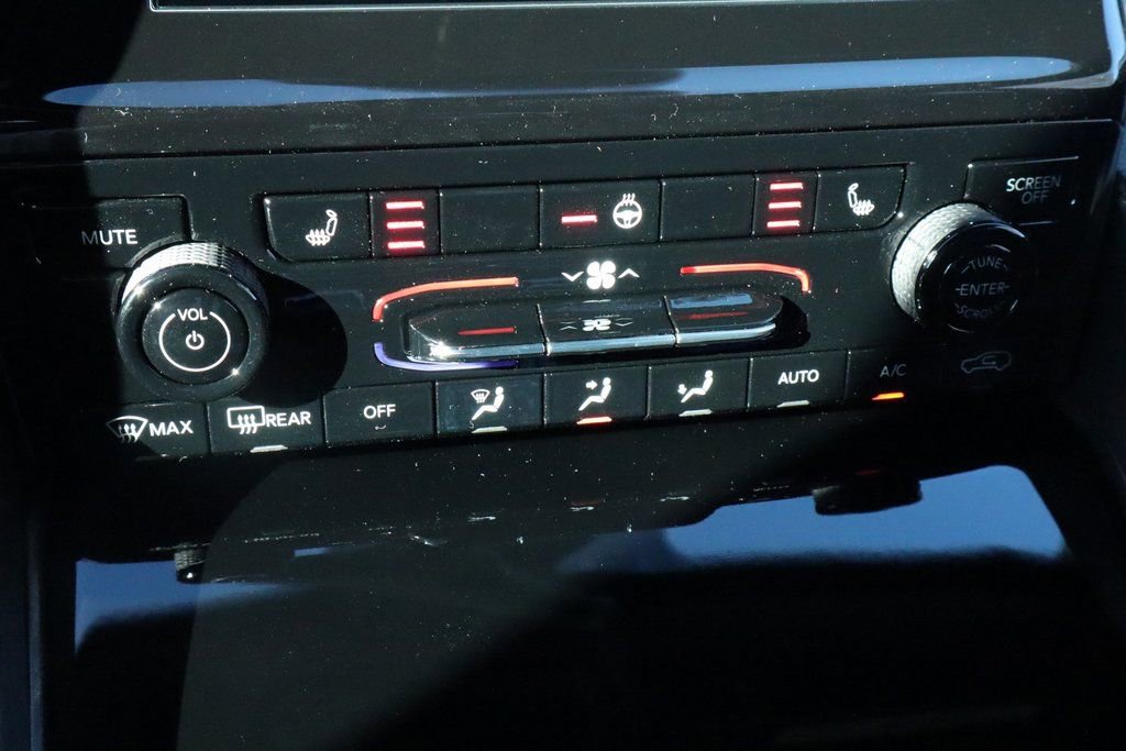 New 2025 Jeep Grand Cherokee Laredo X w/ Luxury Tech Group I RWD image 7