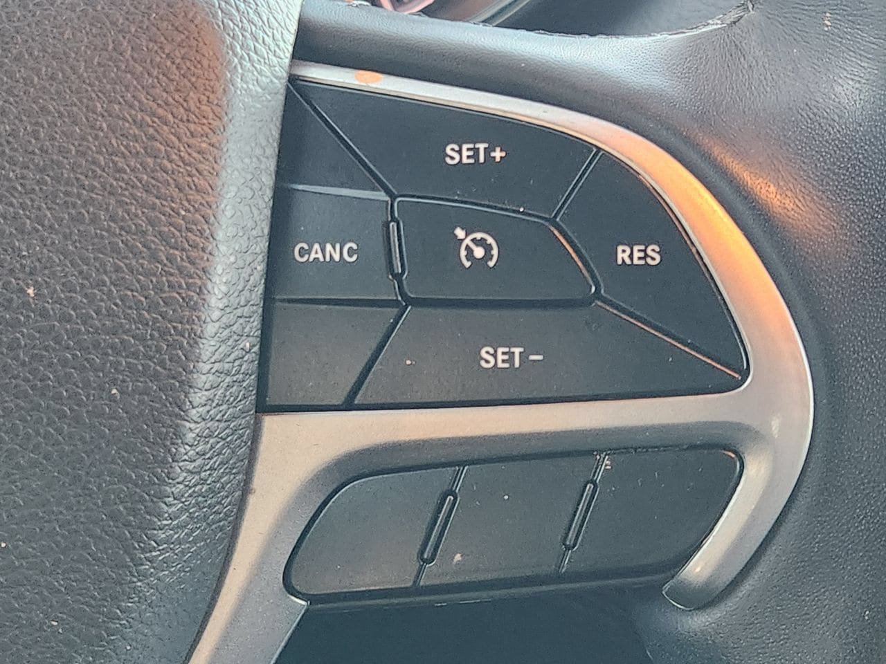 Used 2022 Jeep Grand Cherokee Laredo X RWD image 27