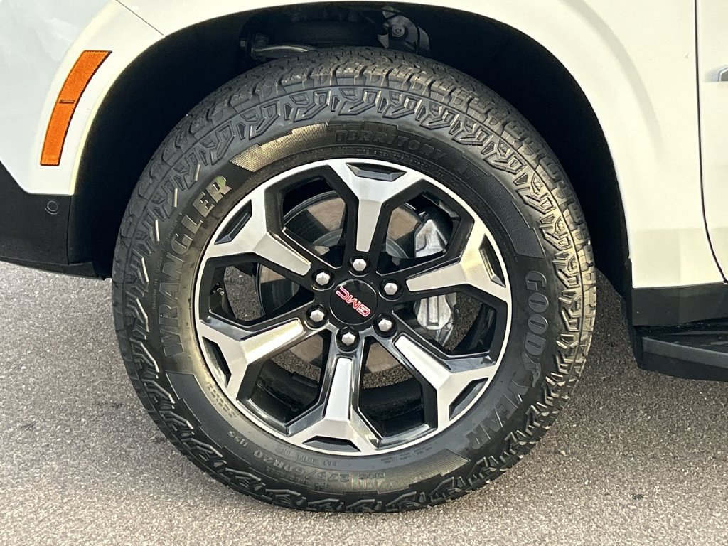 Used 2026 GMC Yukon AT4 AWD/4WD image 33