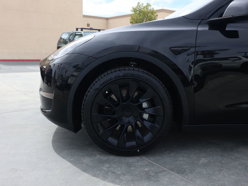 Used 2023 Tesla Model Y Long Range image 11