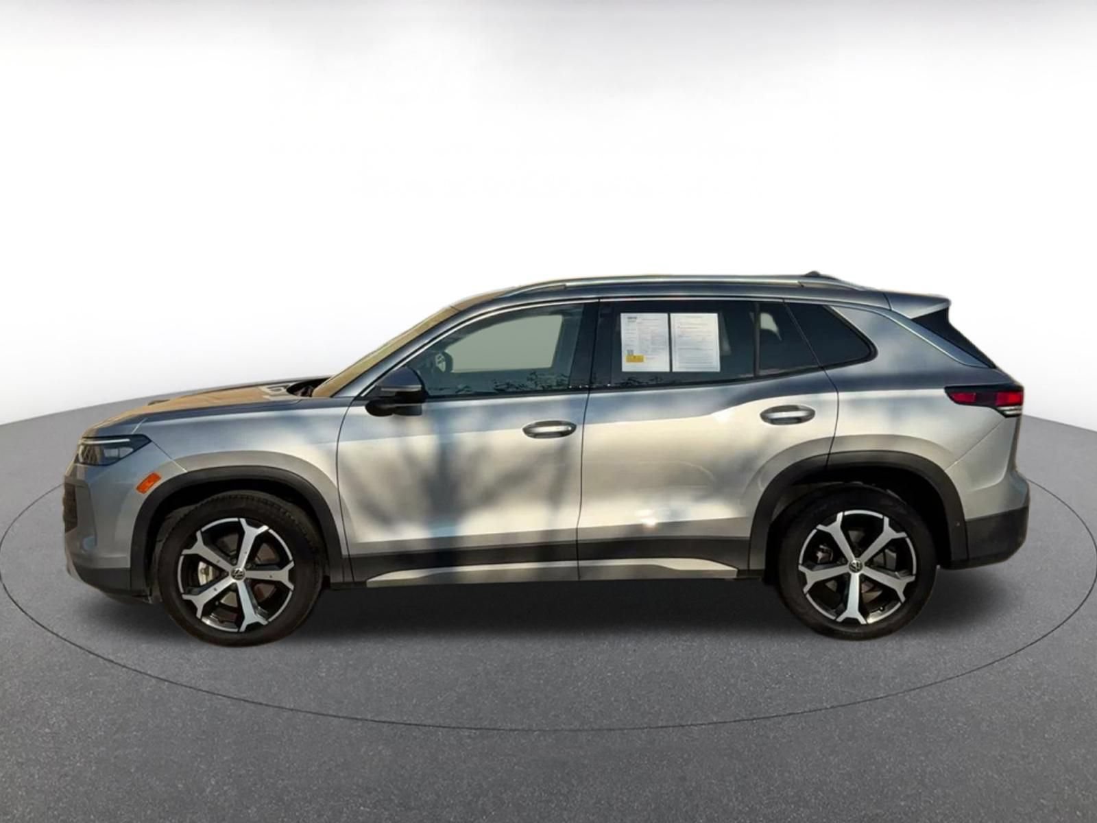 Used 2026 Volkswagen Tiguan SE AWD/4WD image 8