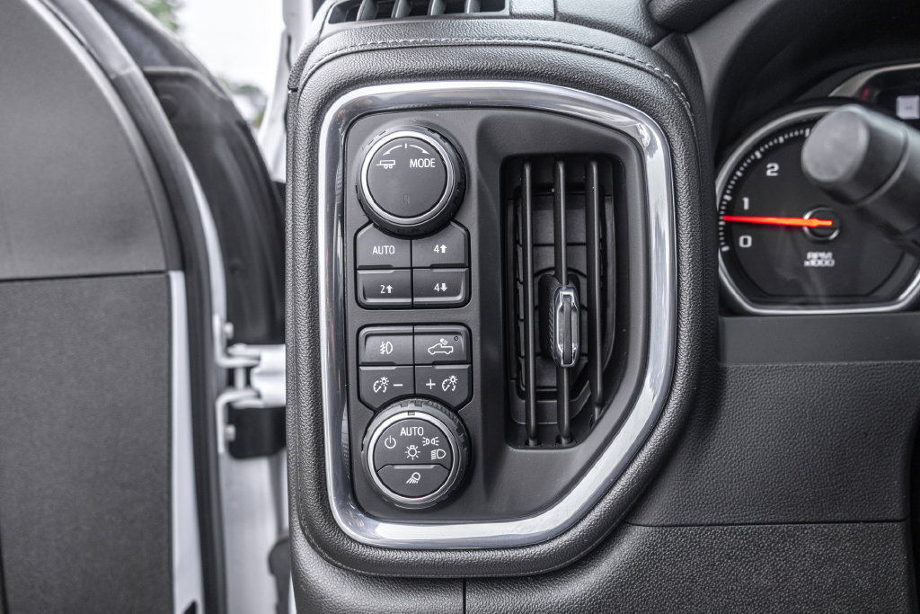 Used 2023 Chevrolet Silverado 2500 High Country AWD/4WD image 26