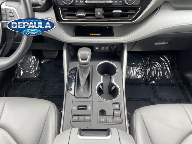 Used 2023 Toyota Highlander XLE AWD/4WD image 14