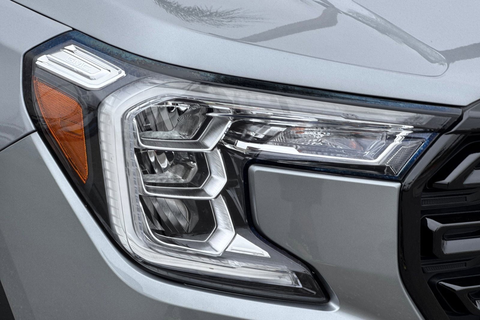 Used 2024 GMC Terrain SLT w/ Elevation Edition FWD image 10