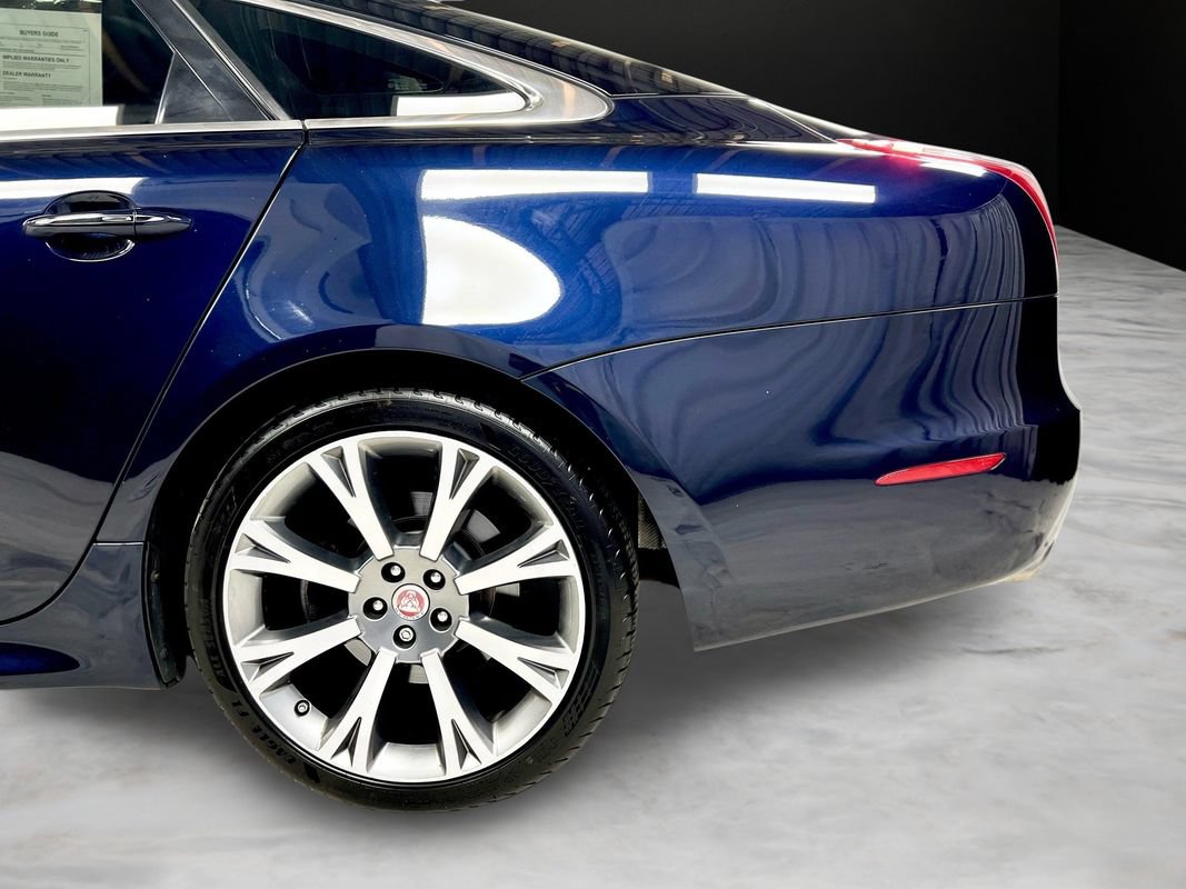 Used 2015 Jaguar XJ AWD/4WD image 13