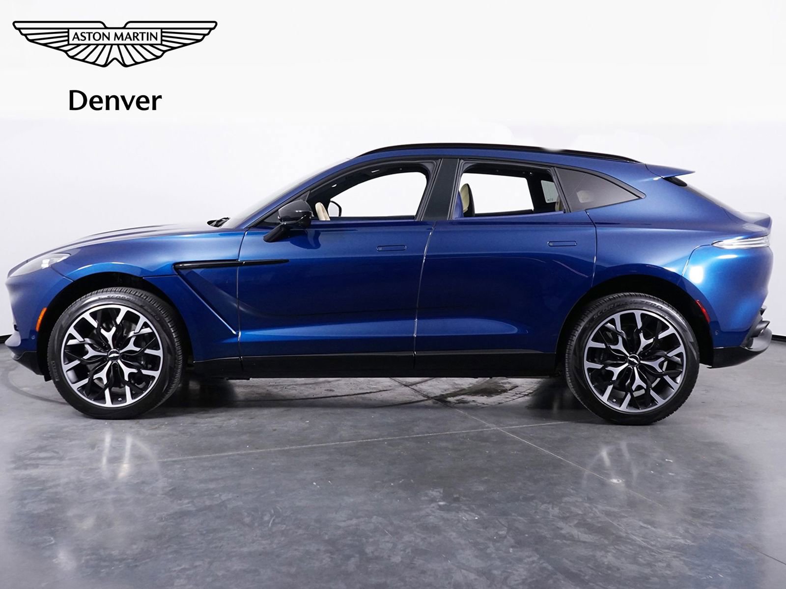 Used 2021 Aston Martin DBX image 2