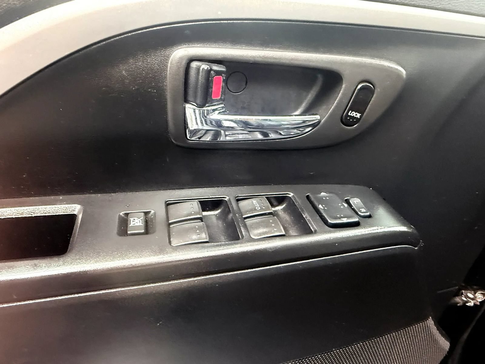 Used 2012 MAZDA MAZDA5 Grand Touring FWD image 11
