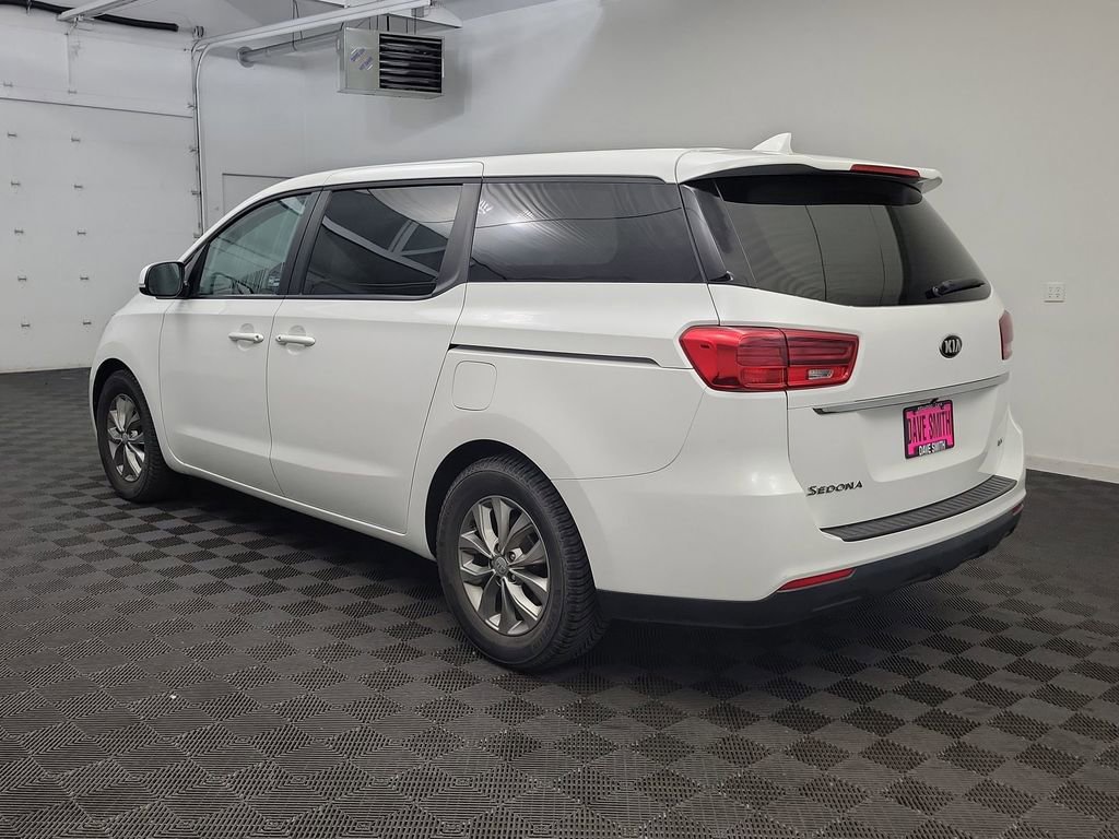 Used 2019 Kia Sedona LX image 3