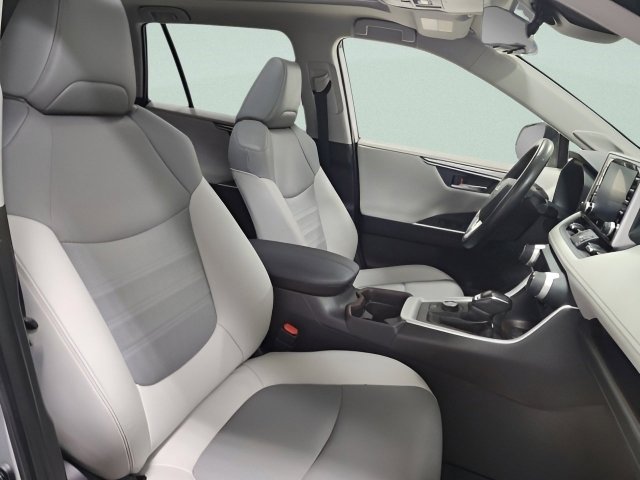 Used 2020 Toyota RAV4 Limited image 20