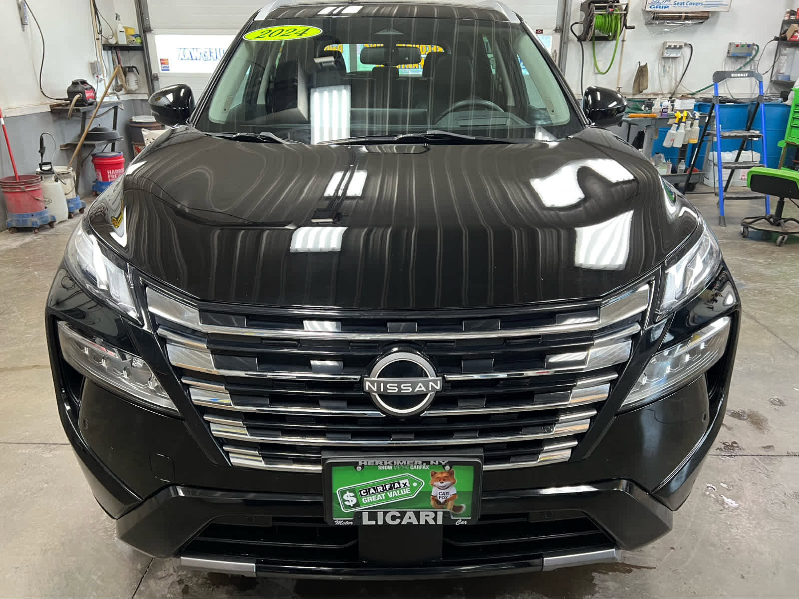 Used 2024 Nissan Rogue Platinum w/ Platinum Premium Package image 2