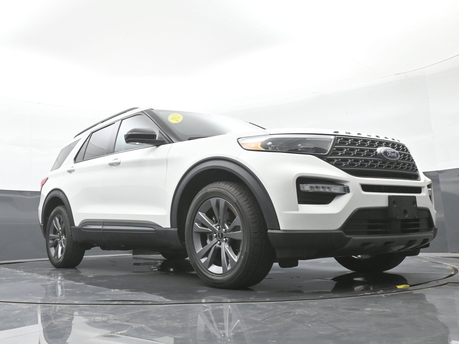 Used 2023 Ford Explorer XLT w/ Equipment Group 202A AWD/4WD image 42