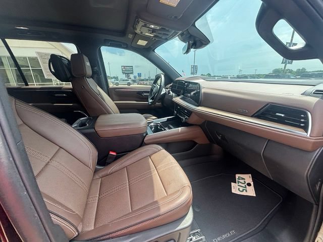 Used 2025 Chevrolet Tahoe High Country AWD/4WD image 16