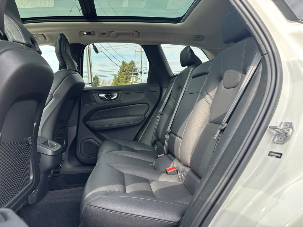 Used 2021 Volvo XC60 T5 Momentum w/ Premium Package image 20