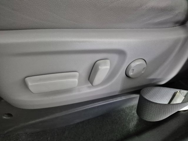 Used 2017 Toyota Sienna XLE image 19