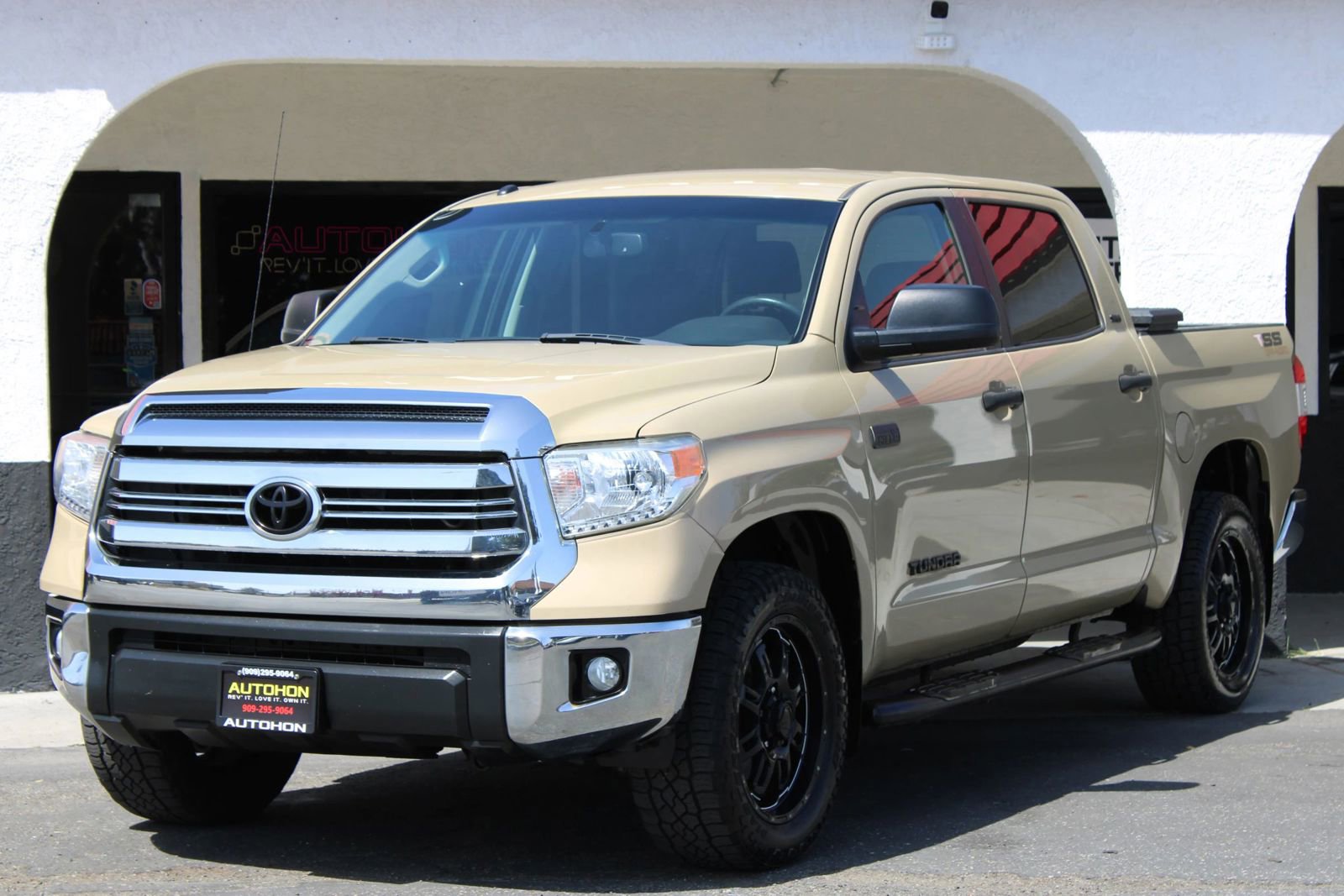 Used 2017 Toyota Tundra SR5 w/ SR5 Upgrade Package
